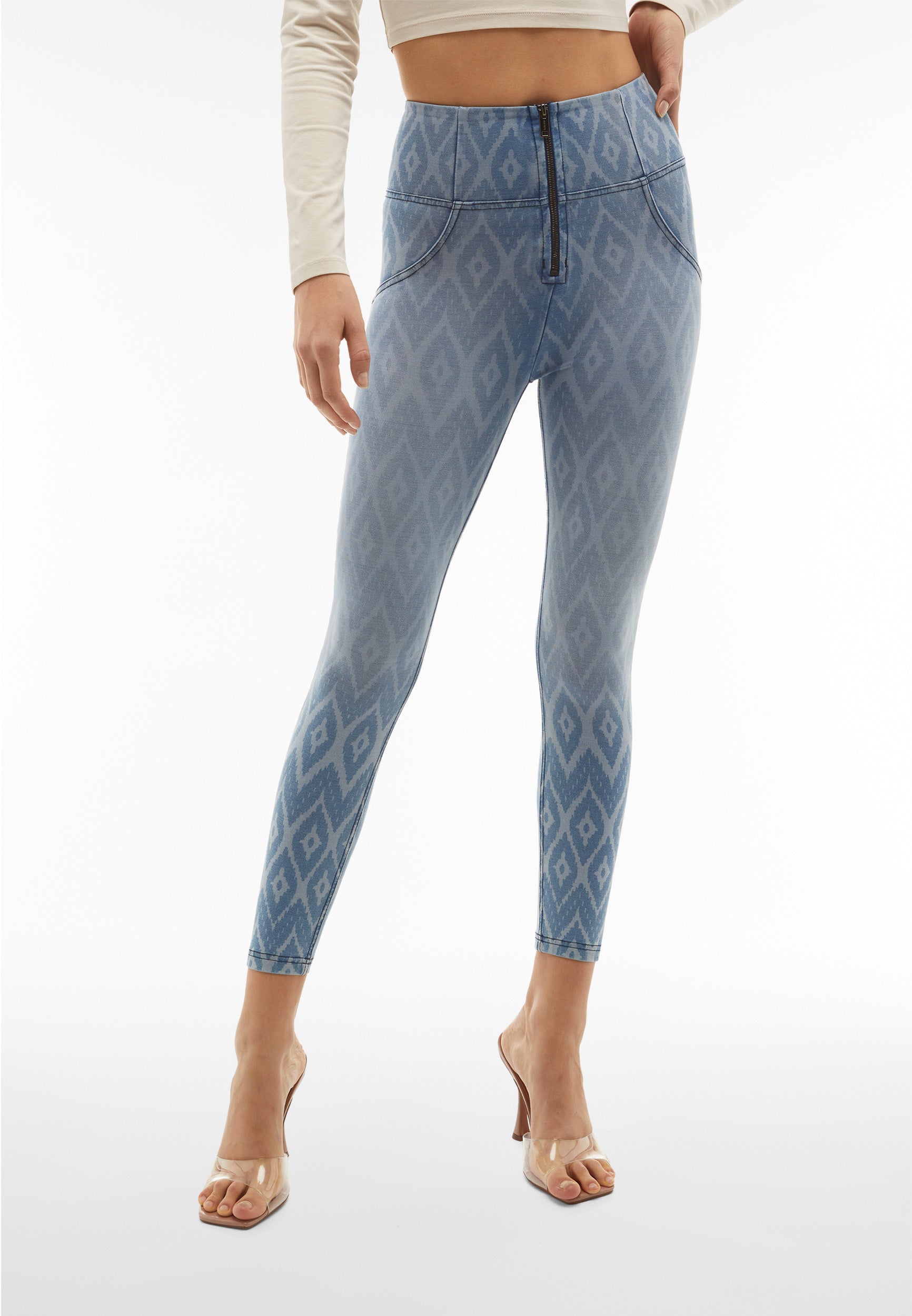 WRUP4HS423_J170B_-_WWR_XS 2