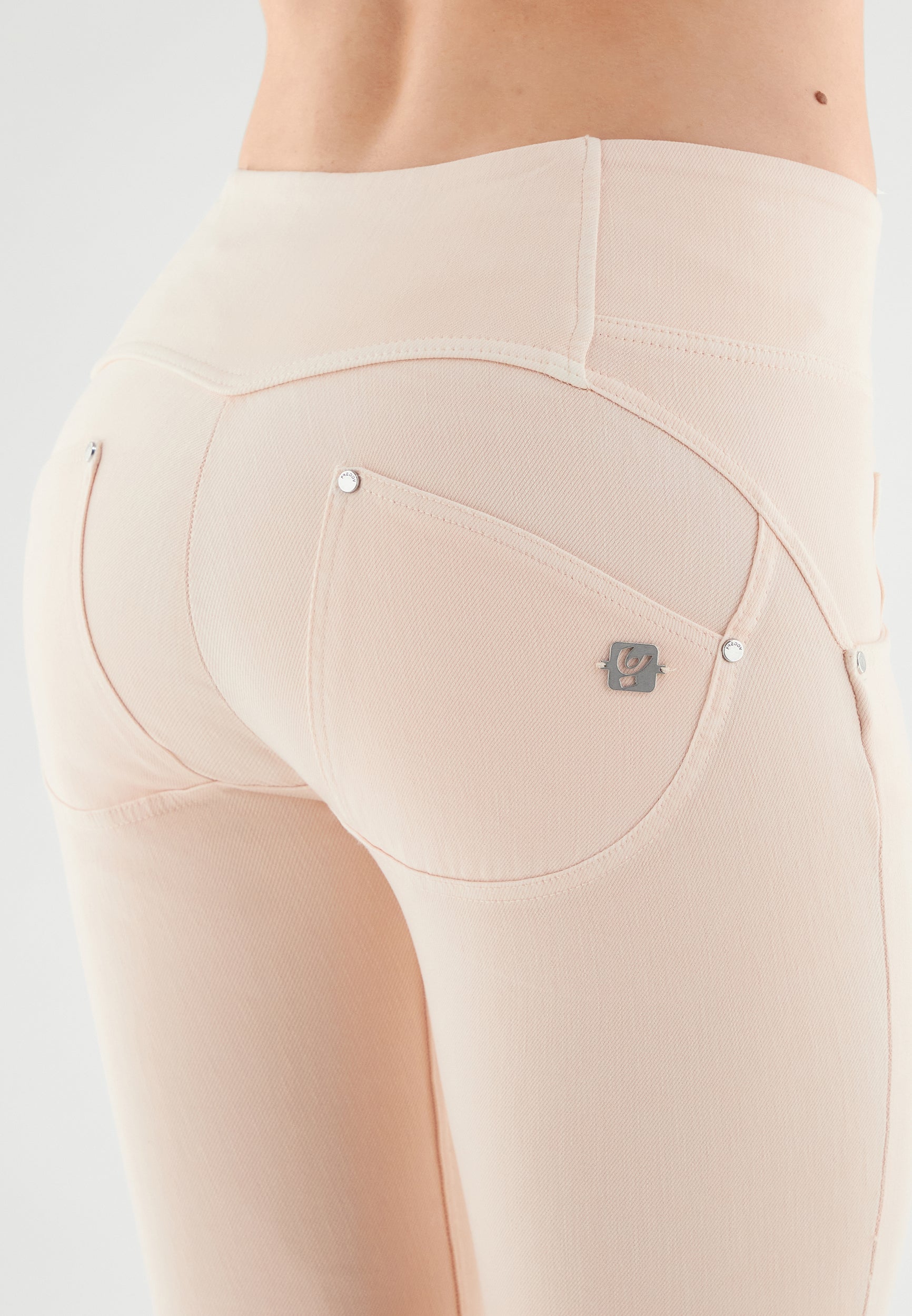 WRUPSNUG2MC017_P115_-_WWR_M 4