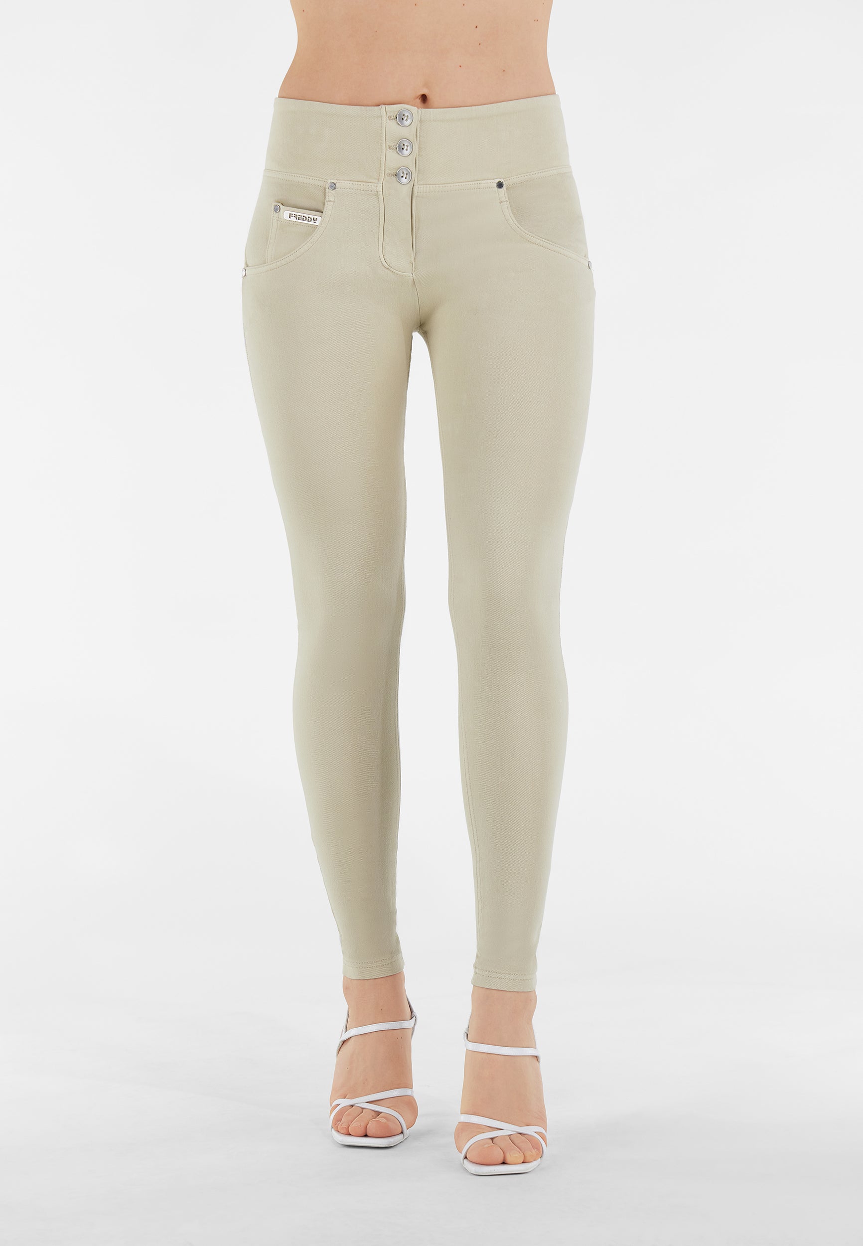 WRUPSNUG2MC017_Z106_-_WWR_L 3