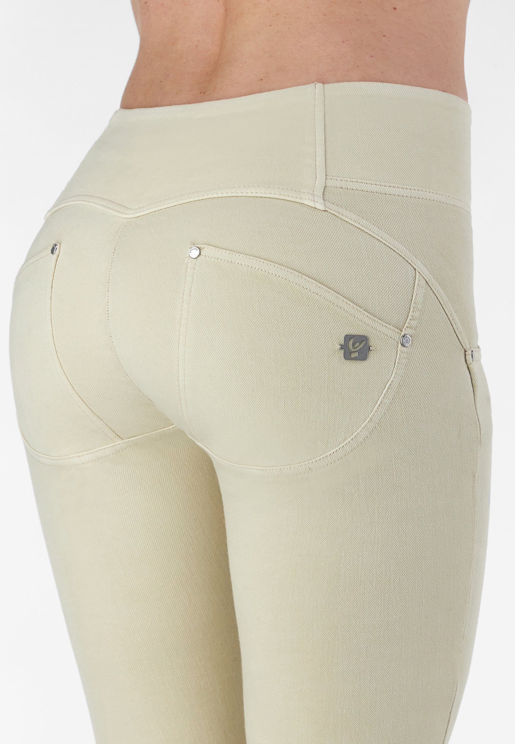 WRUPSNUG2MC017_Z106_-_WWR_L 4