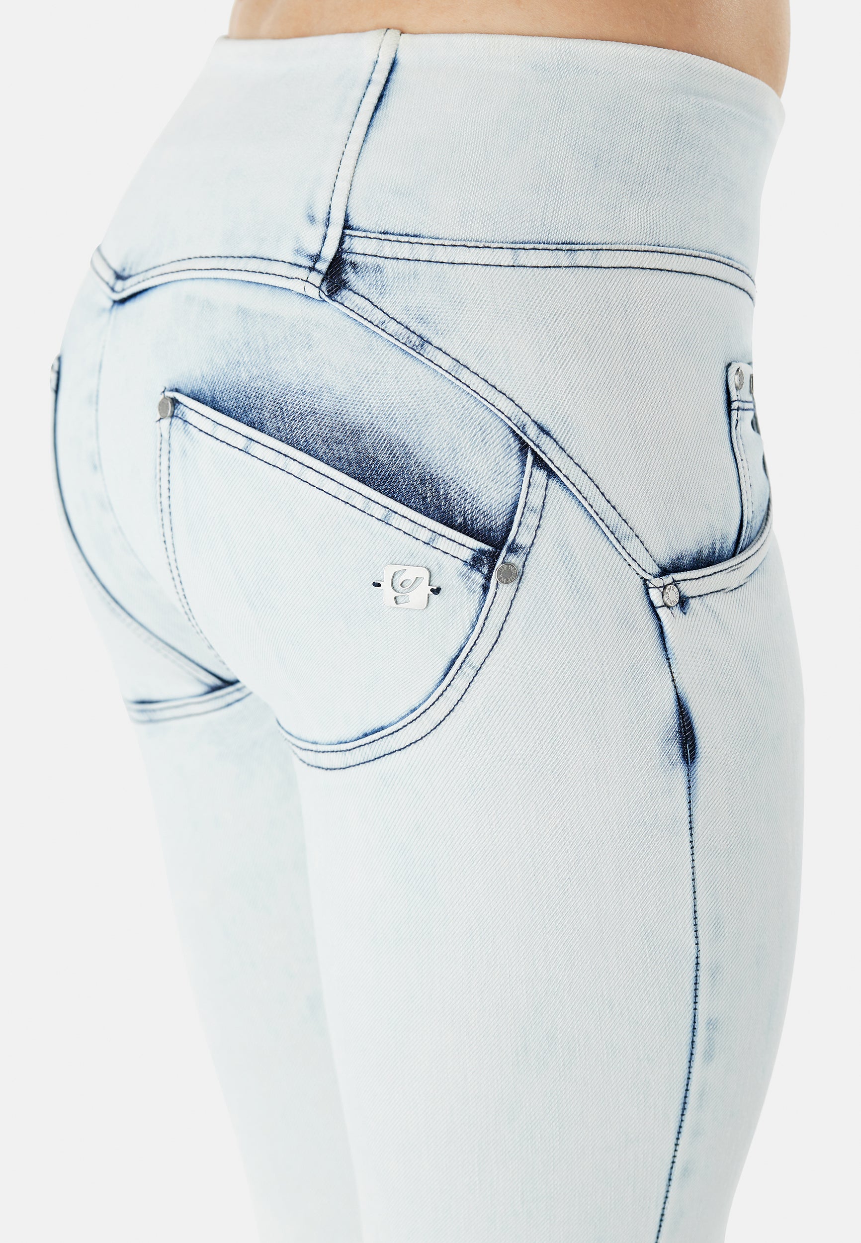 WRUPSNUG4MF222_J94B_-_WWR_XS 4