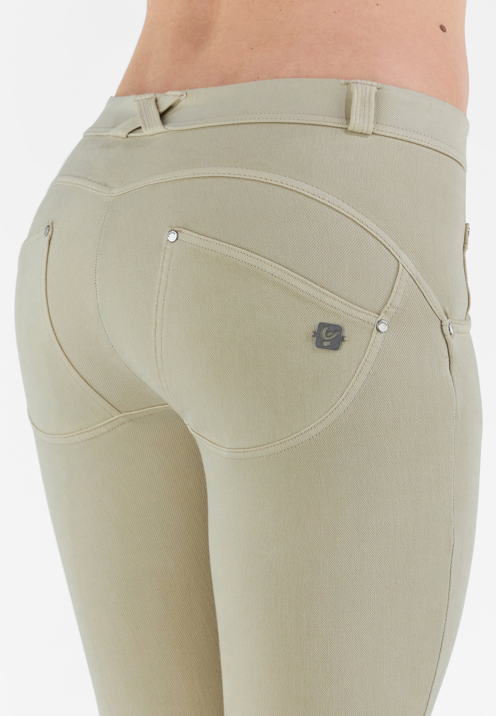 WRUPSNUG4RC017_Z106_-_WWR_XS 4