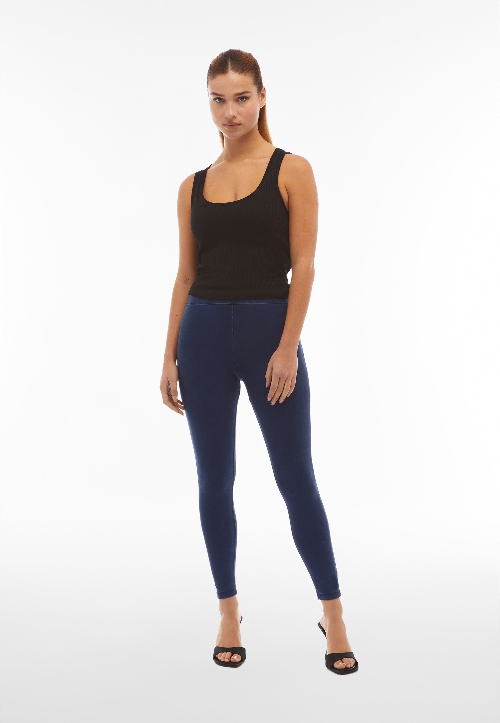 WRUPY4RC012_J0B_-_WWR_XXS 1