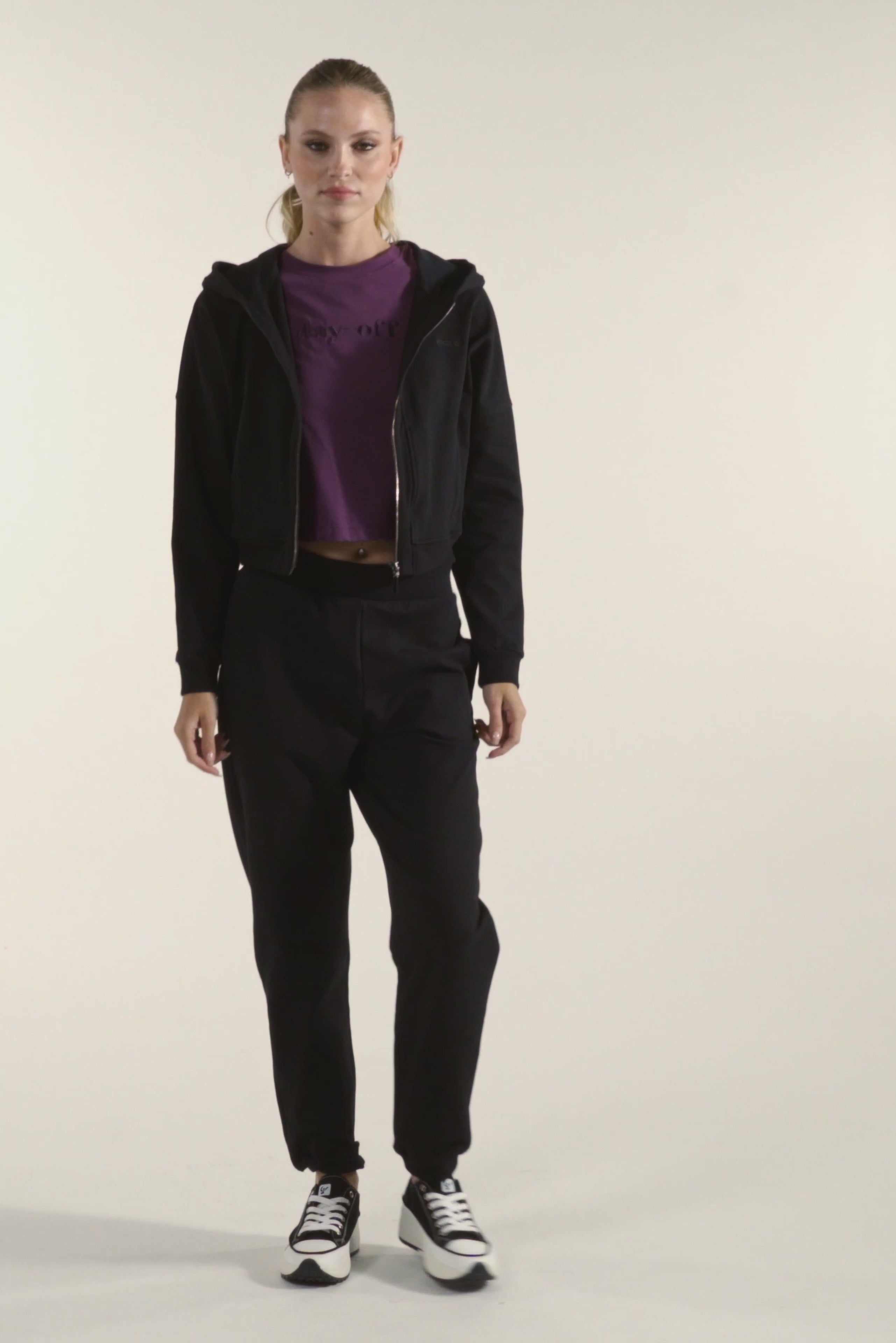 F4WJULIAS8_N_-_W_XXS 8