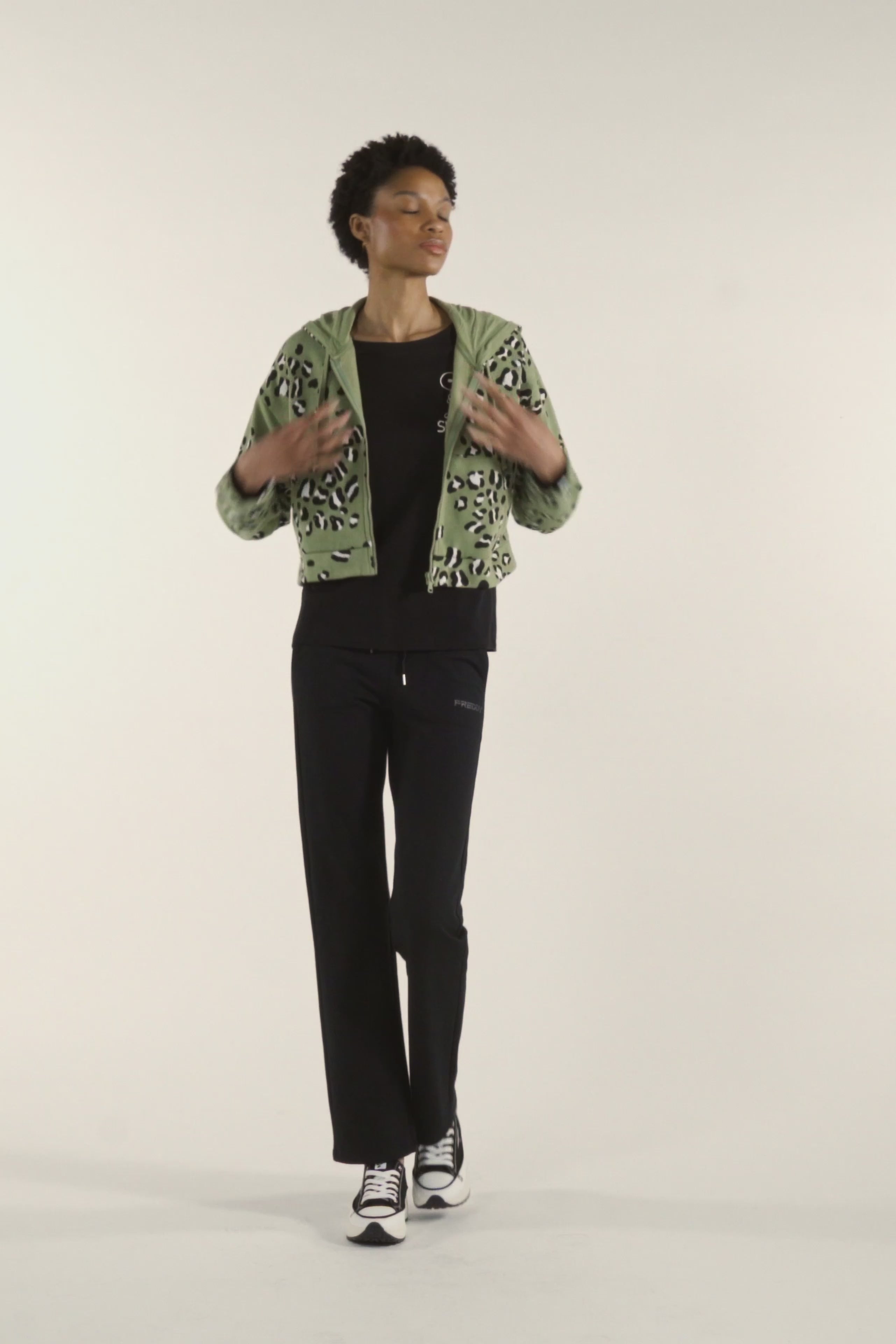 F4WMCS8C_ANI100_-_W_XXS 8