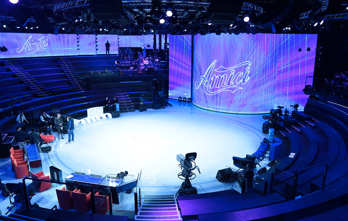 I protagonisti di #AMICI18 vestono FREDDY