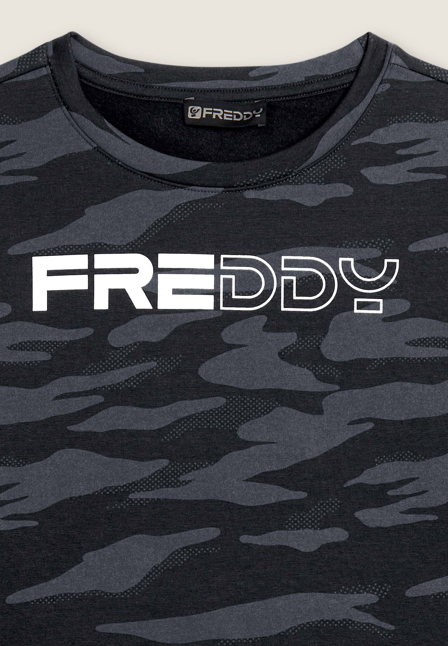 F25WMVS4C_CAMO34_-_W_L 3