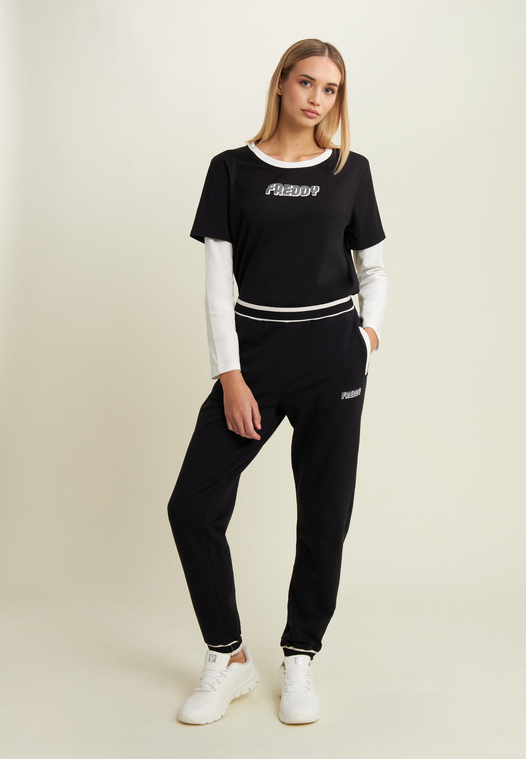 Two-tone 2-in-1 cropped T-shirt