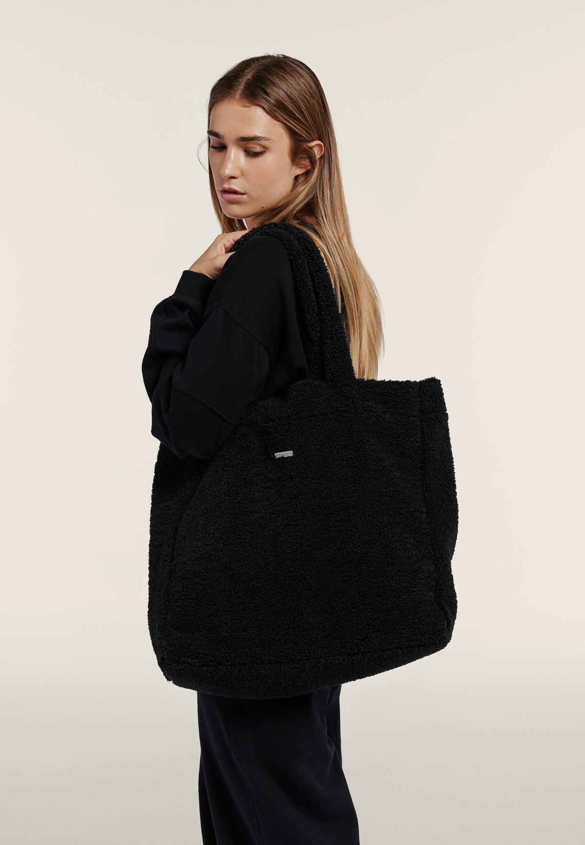 F26WFUBAG1_N_-_6_U 1