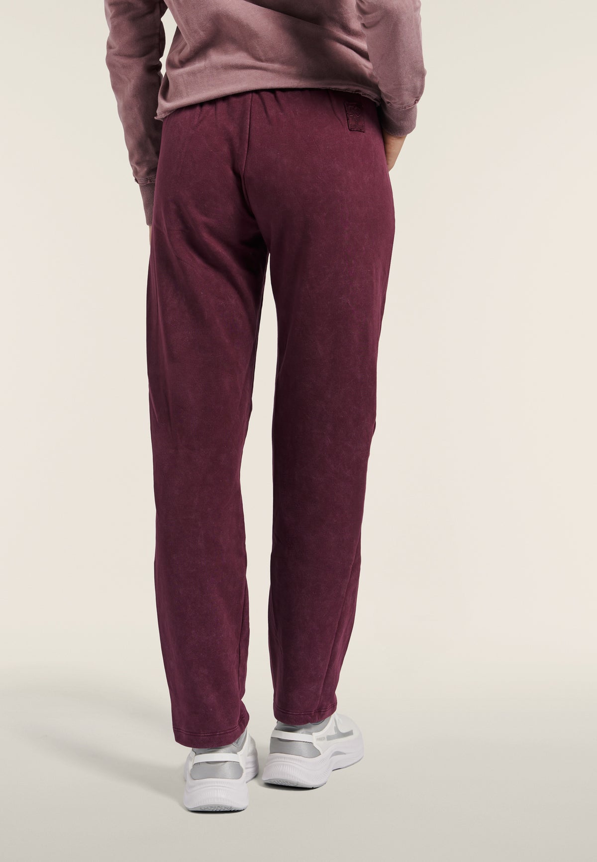 F26WLYRA_K92_-_W_L 3