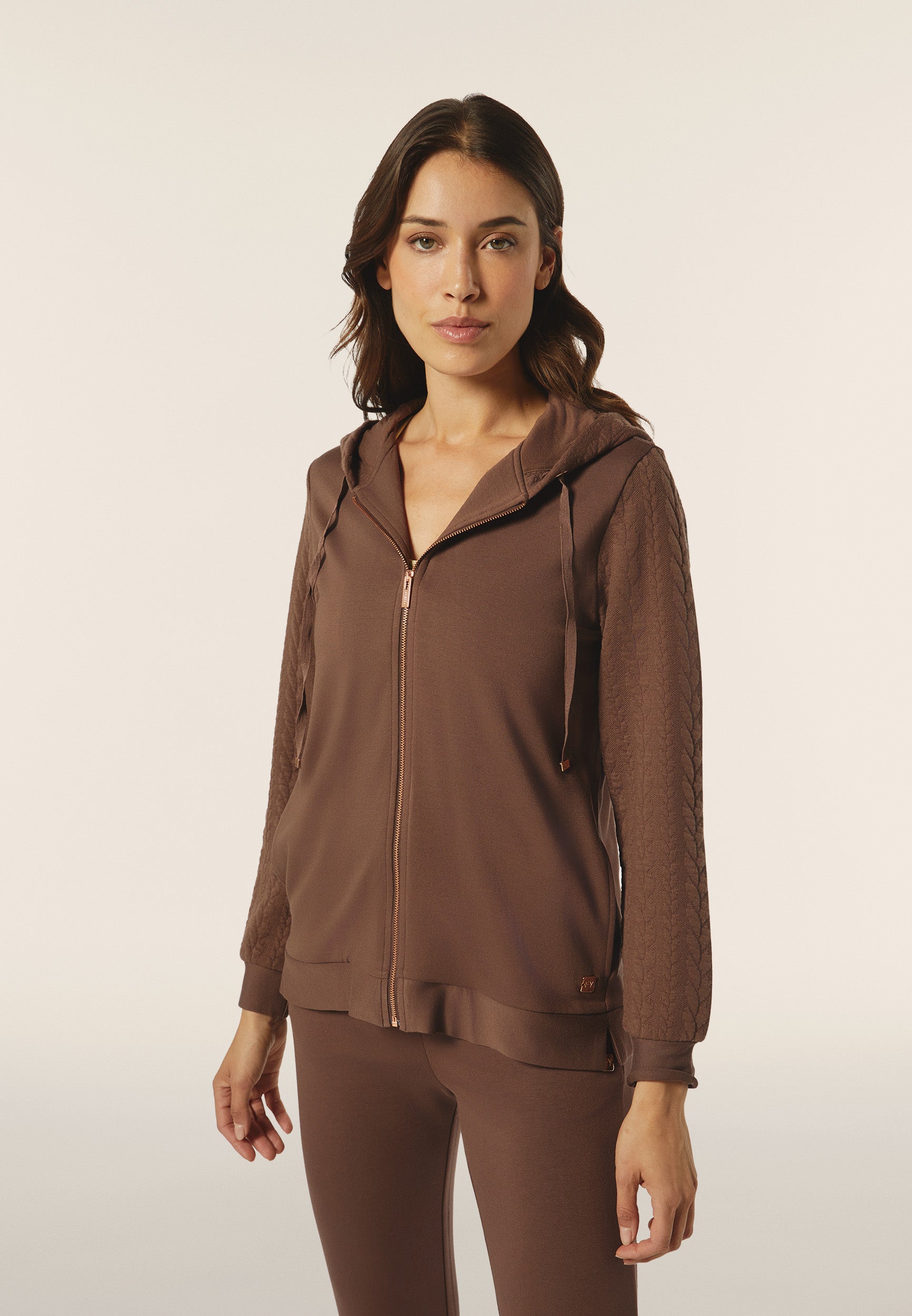 LISA’S SHOPです(*>∀<*)ノ Felpa donna comfort con zip e cappuccio e maniche a trecce