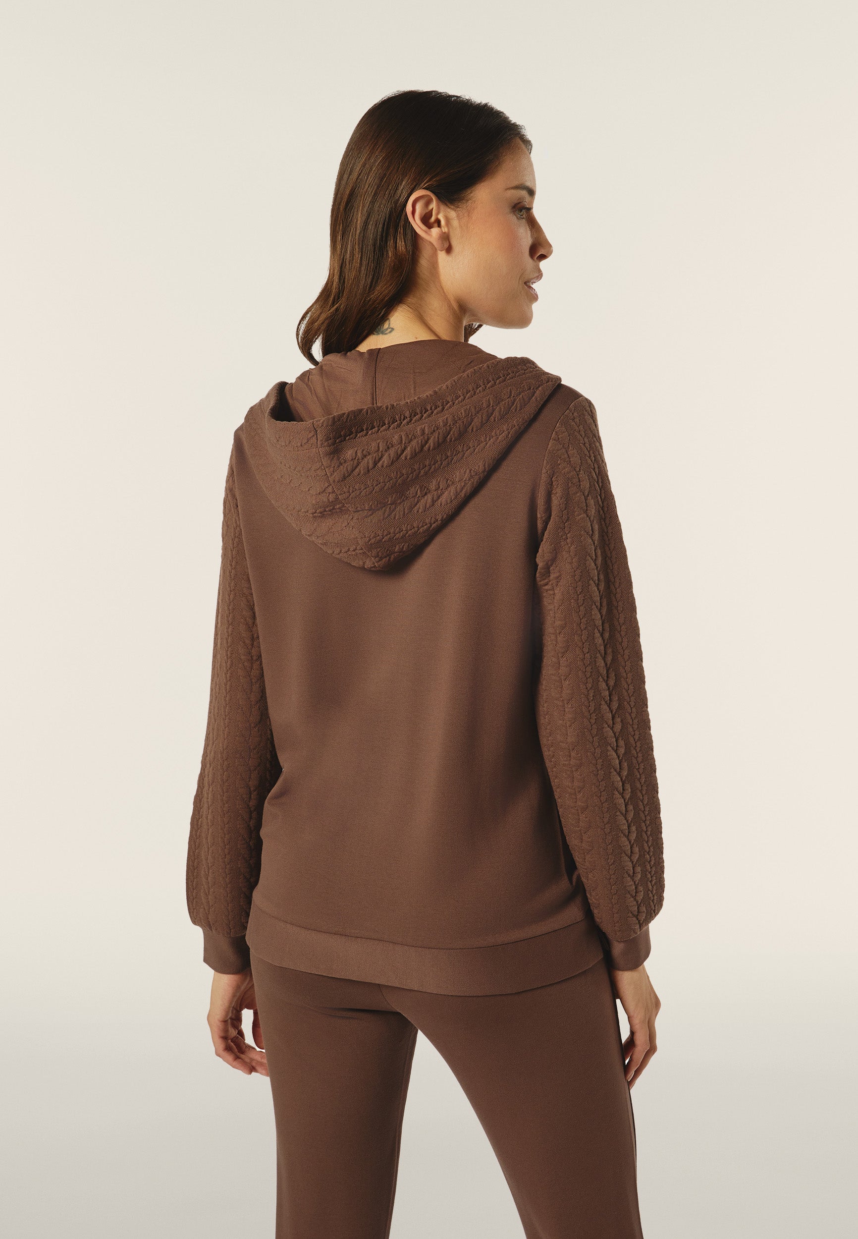 Felpa donna comfort con zip e cappuccio e maniche a trecce