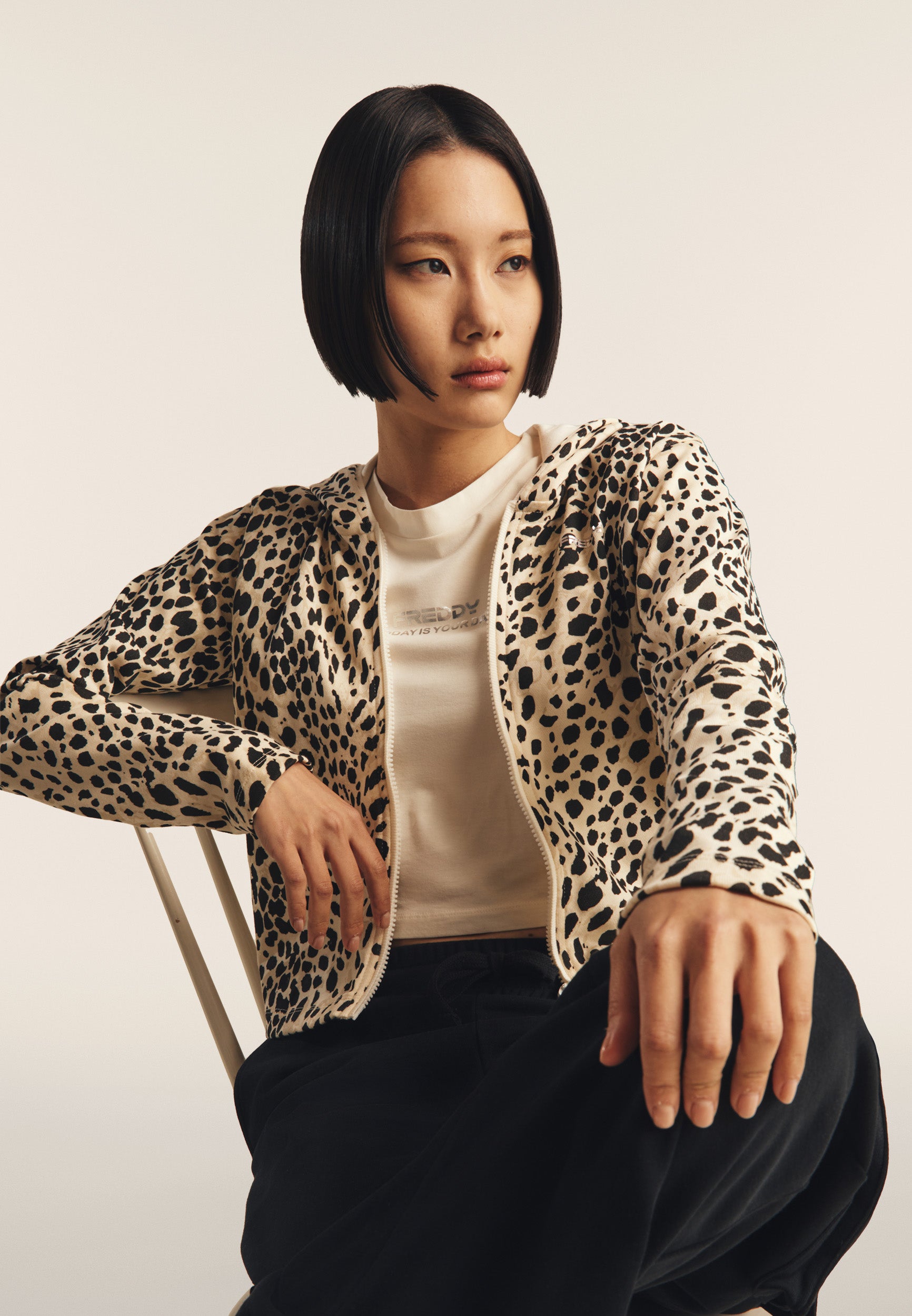 定番の中古商品 Cropped Spa Freddy – hood print animal and zip with sweatshirt 小物