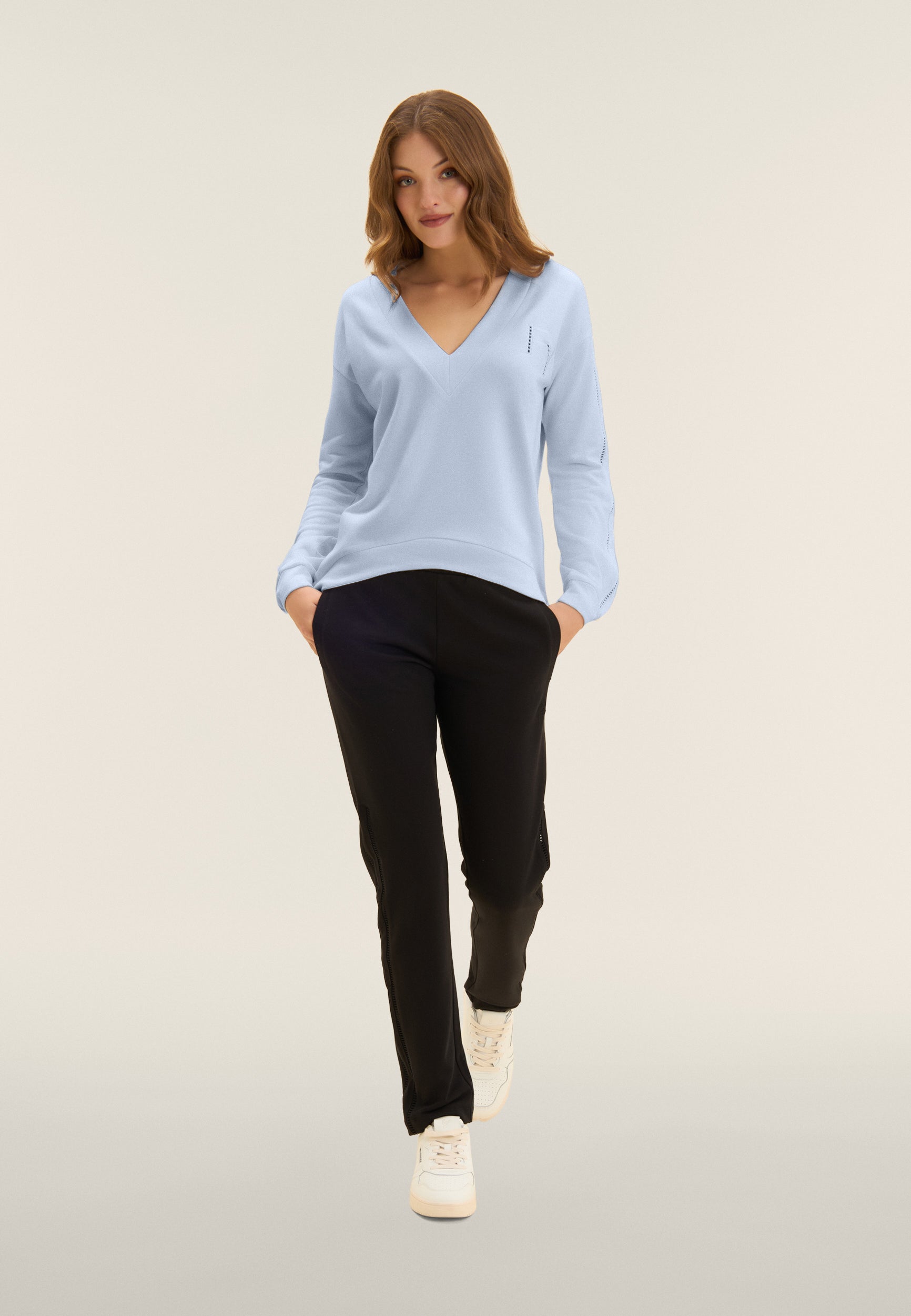 V-neck sweatshirt with dropped shoulder and embroidered details