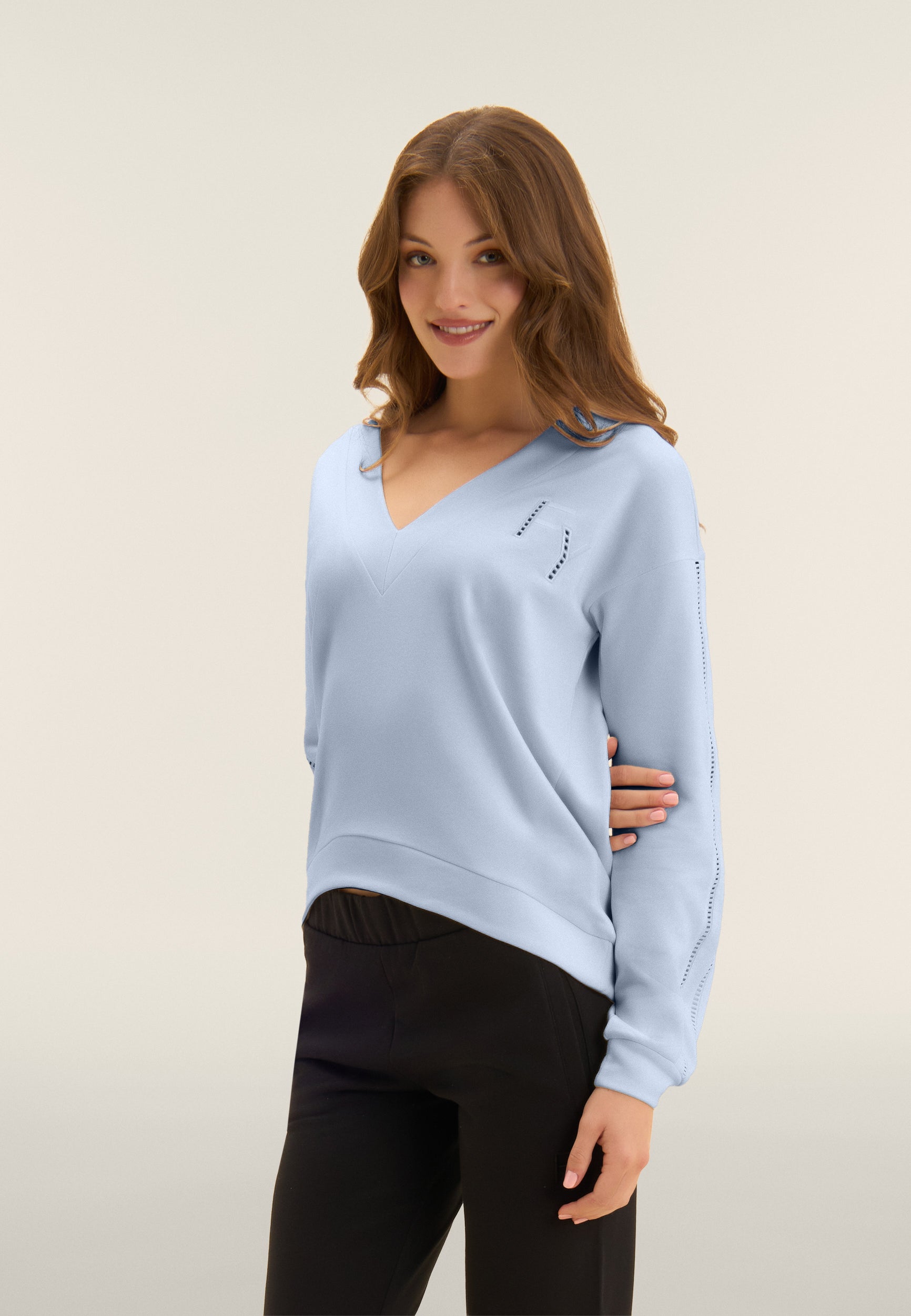 V-neck sweatshirt with dropped shoulder and embroidered details