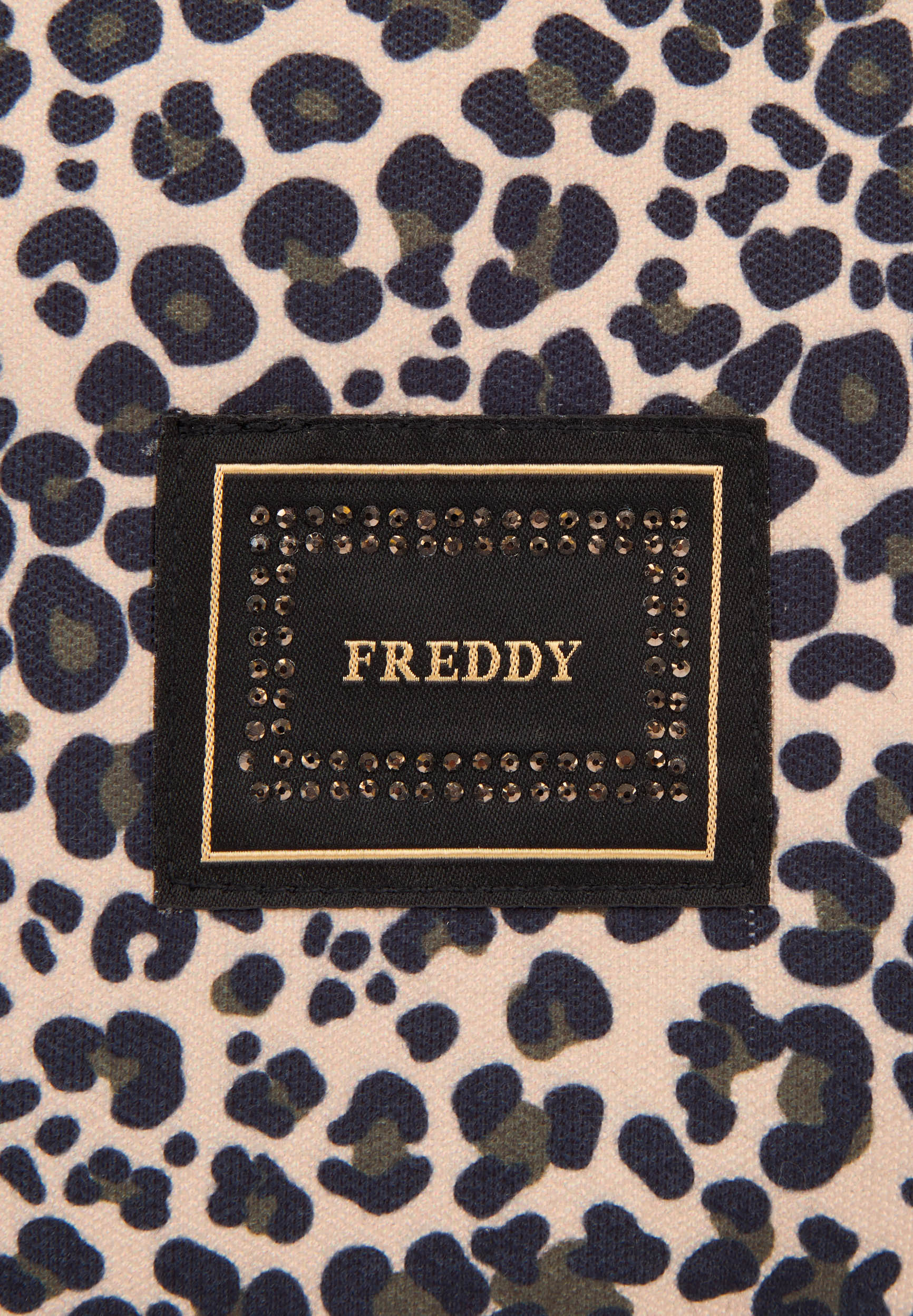 S26WFPALLOVER_ANI138_-_6_U 5