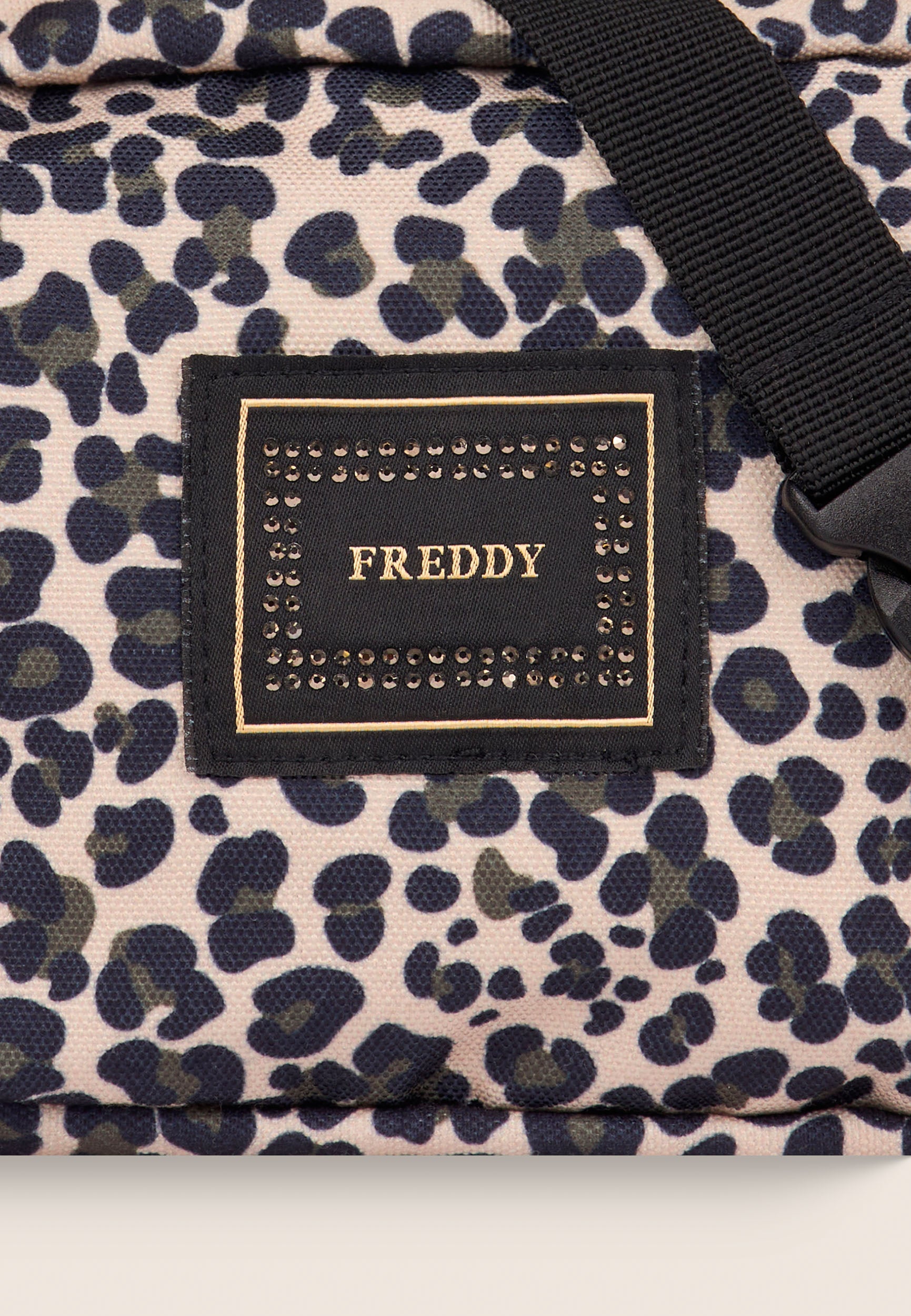 S26WMBALLOVER_ANI138_-_6_U 5