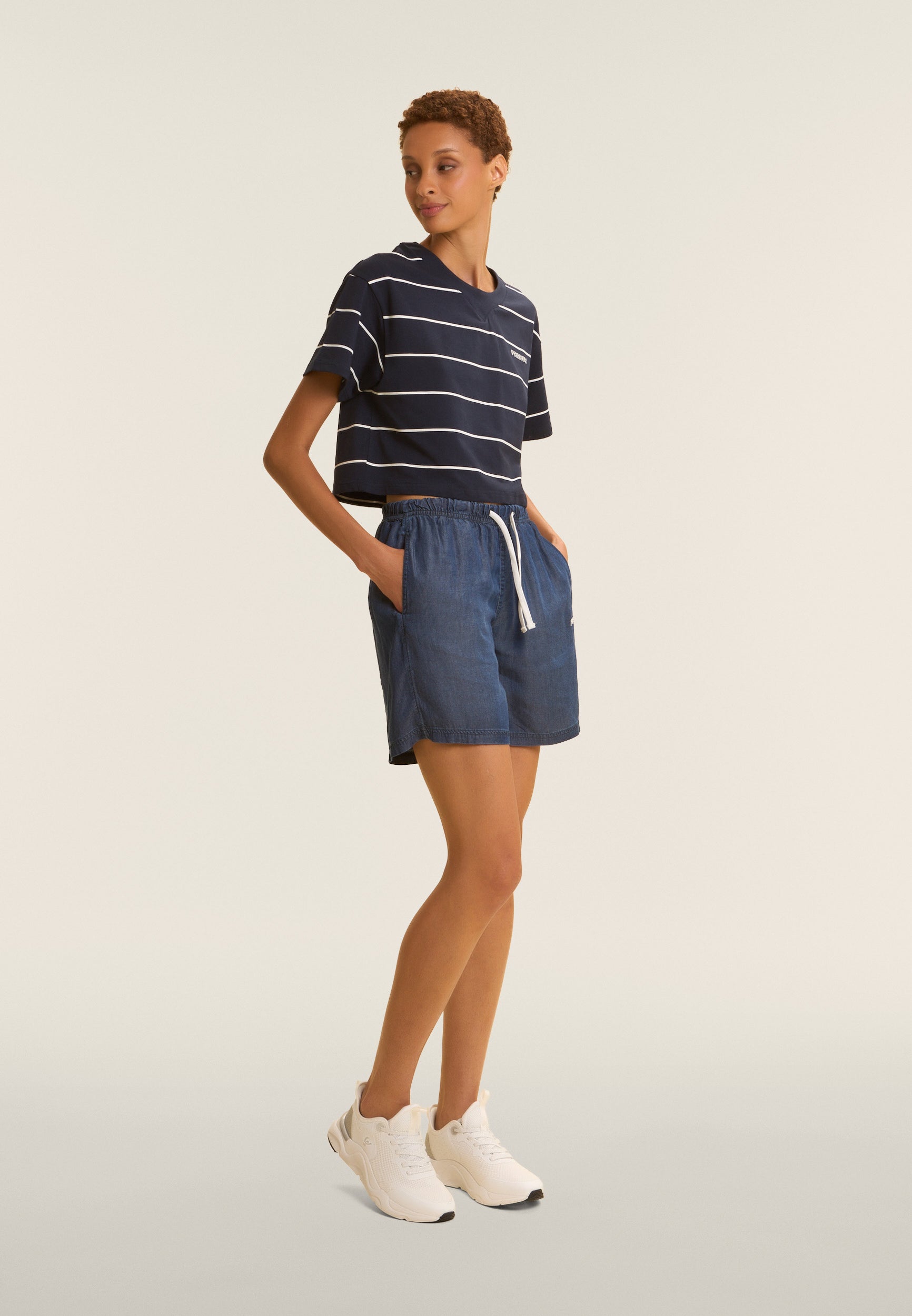 Short Chambray shorts with contrast drawstring