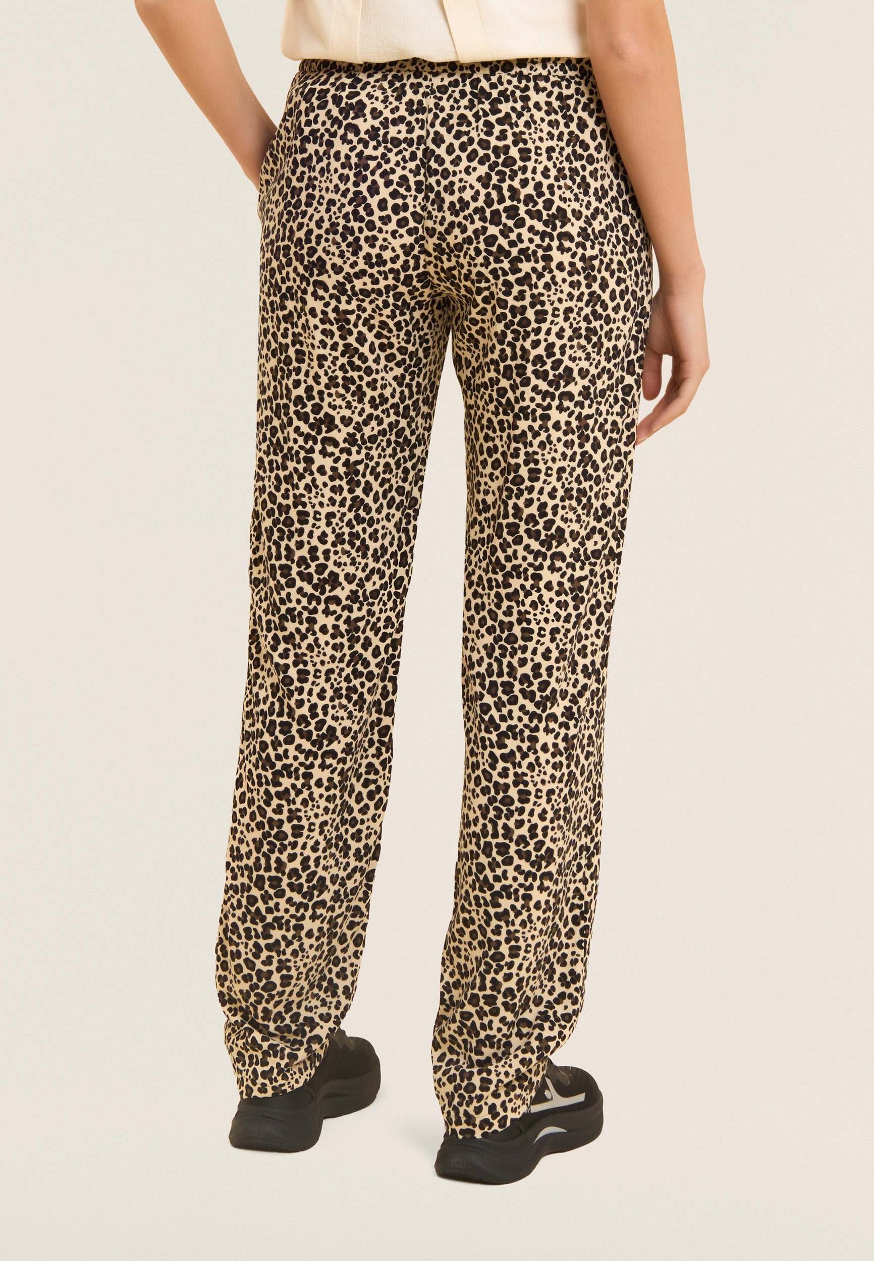 S26WSLP6C_ANI138_-_W_L 3