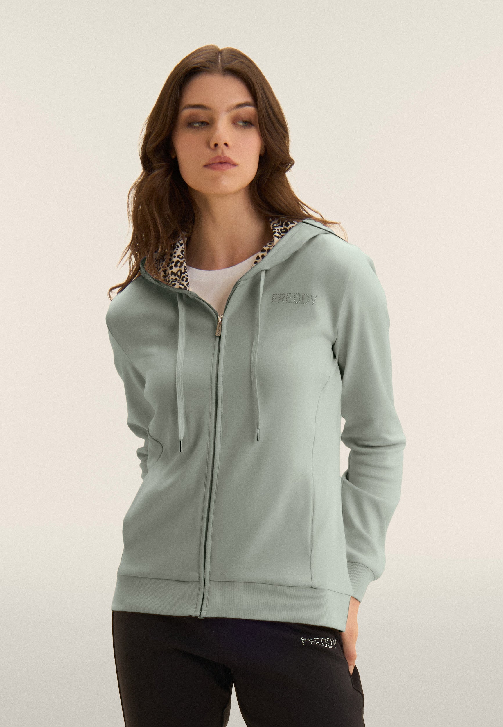 S26WTRK4_V96N_-_W_L 1