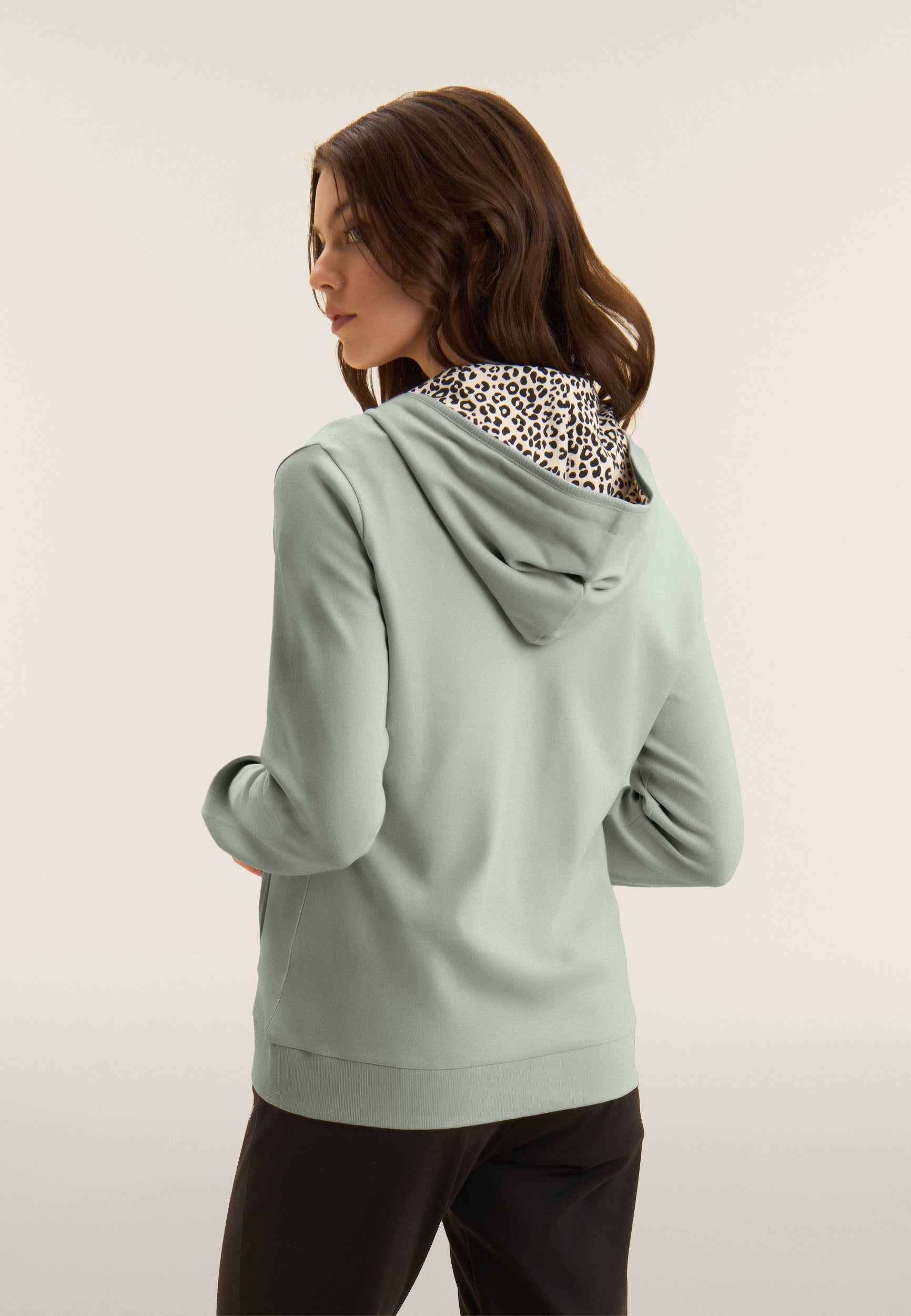 S26WTRK4_V96N_-_W_L 3