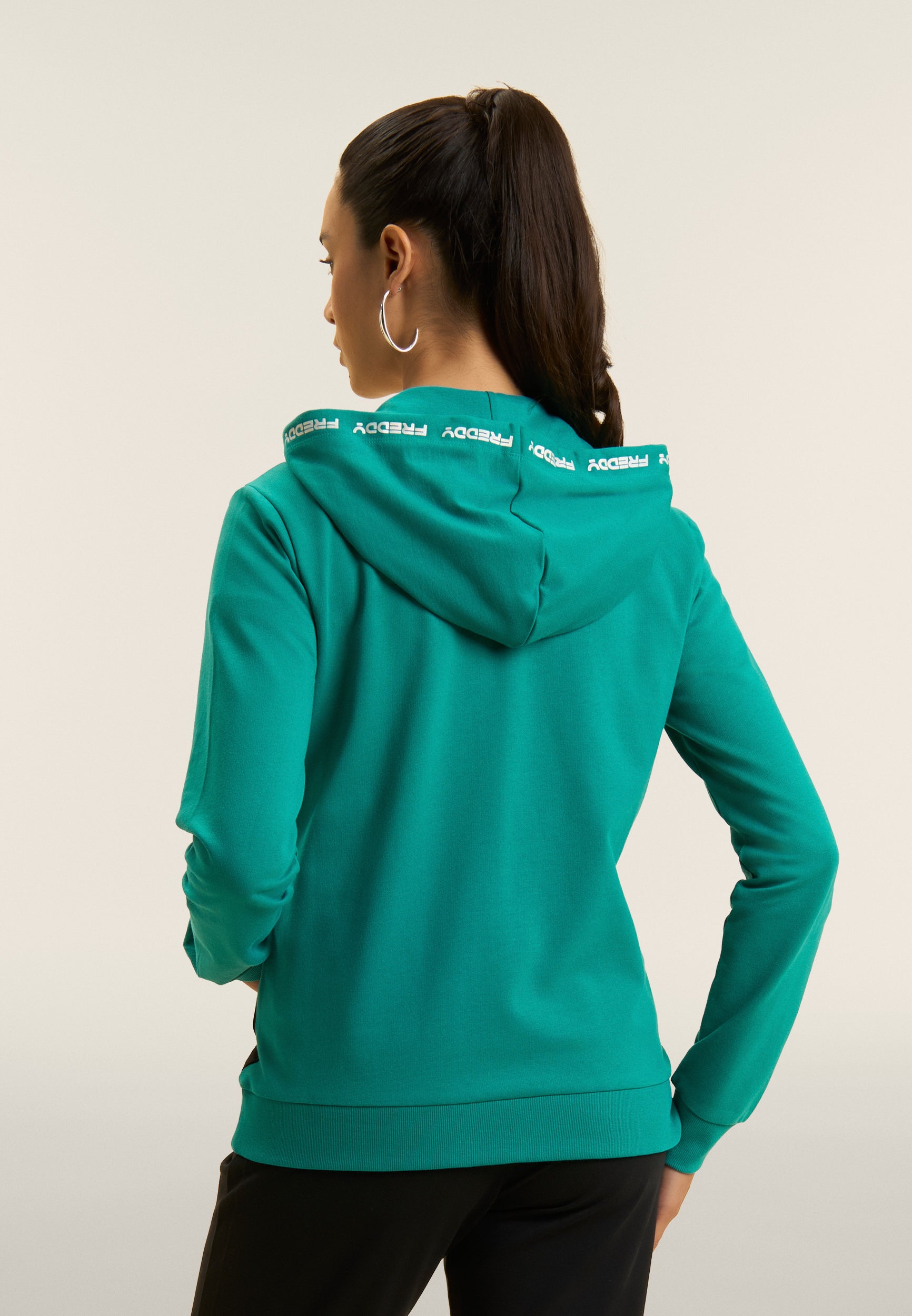 S26WTRK6_V97N_-_W_L 3