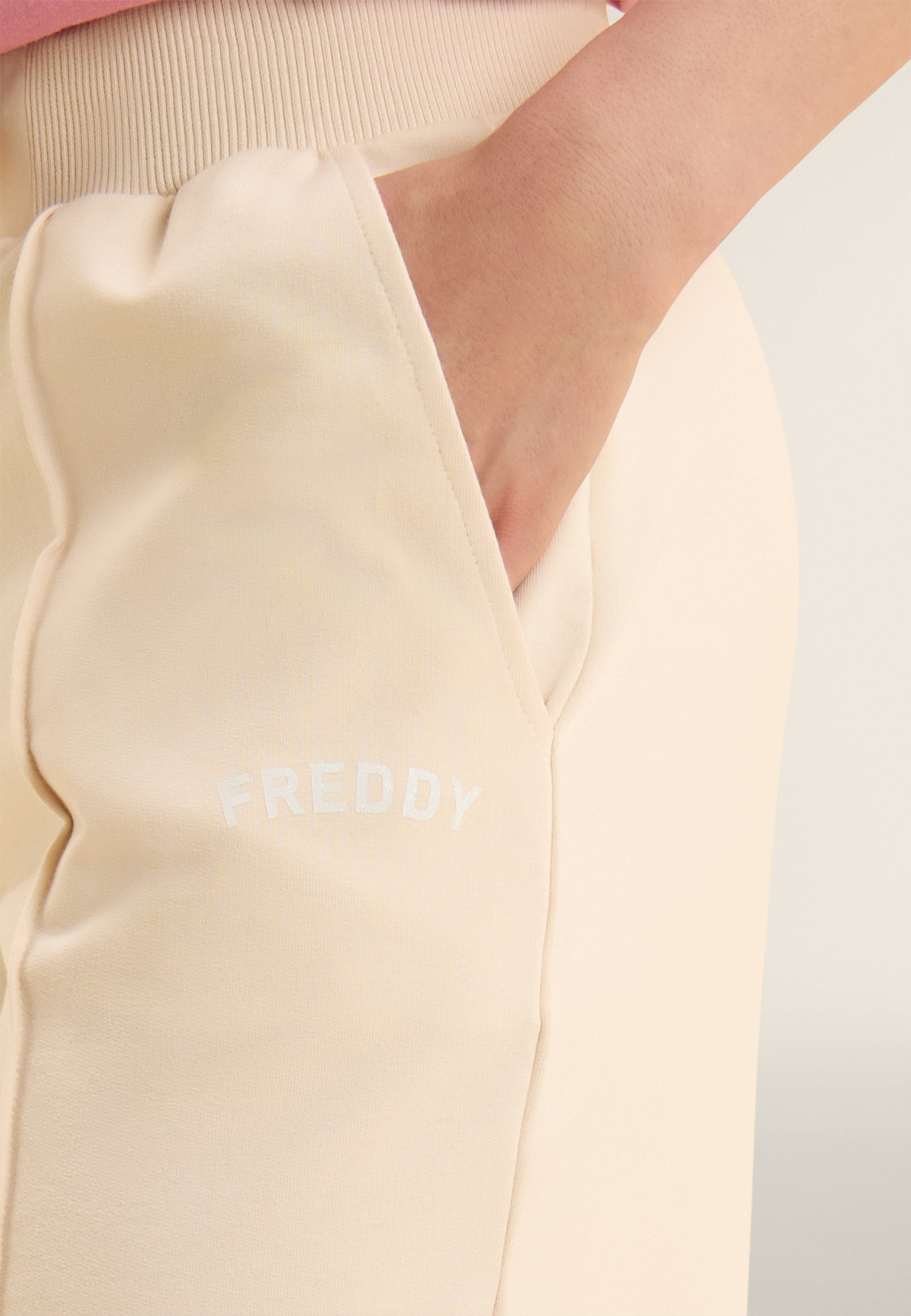 S26WTRP5_W33_-_W_L 4