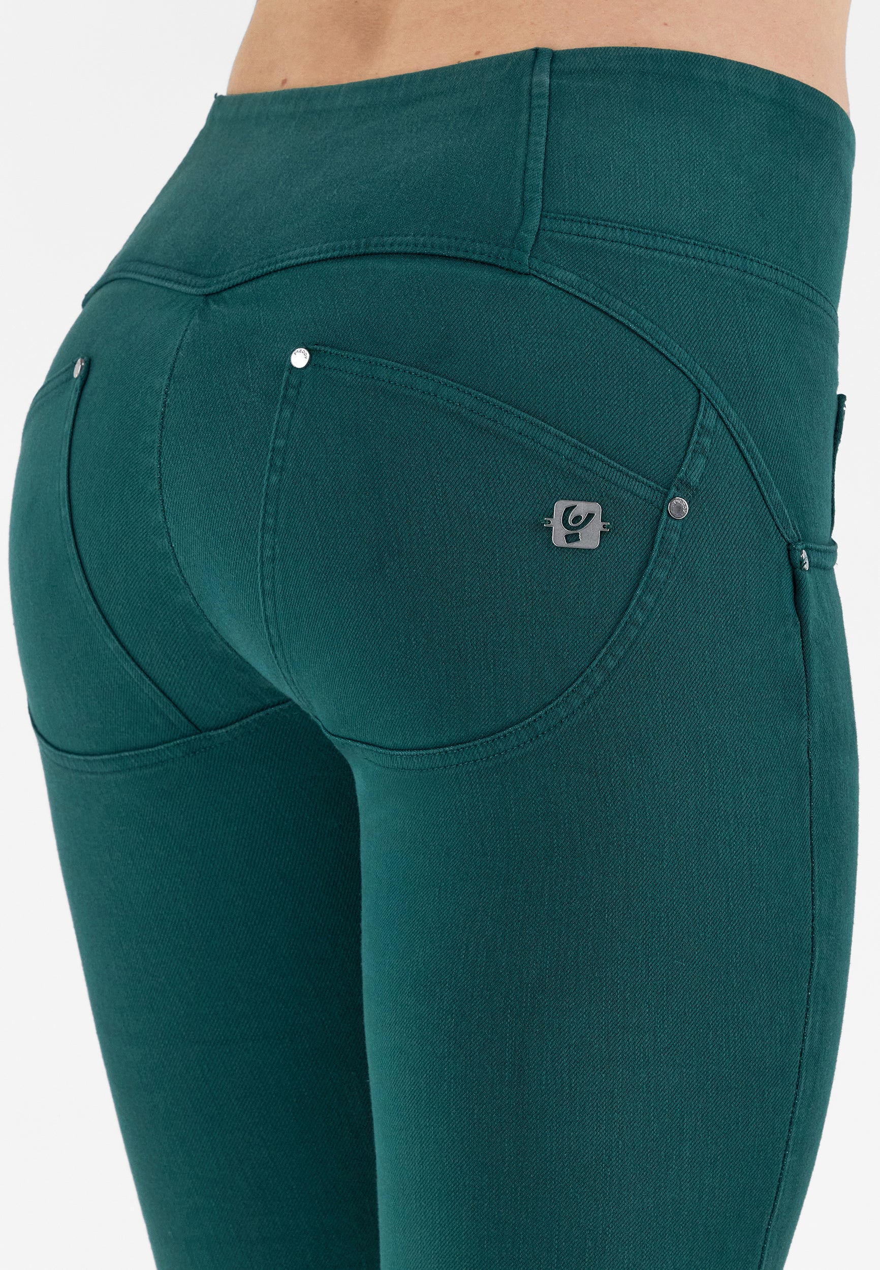 WRUPSNUG2MC017_V128_-_WWR_L 4