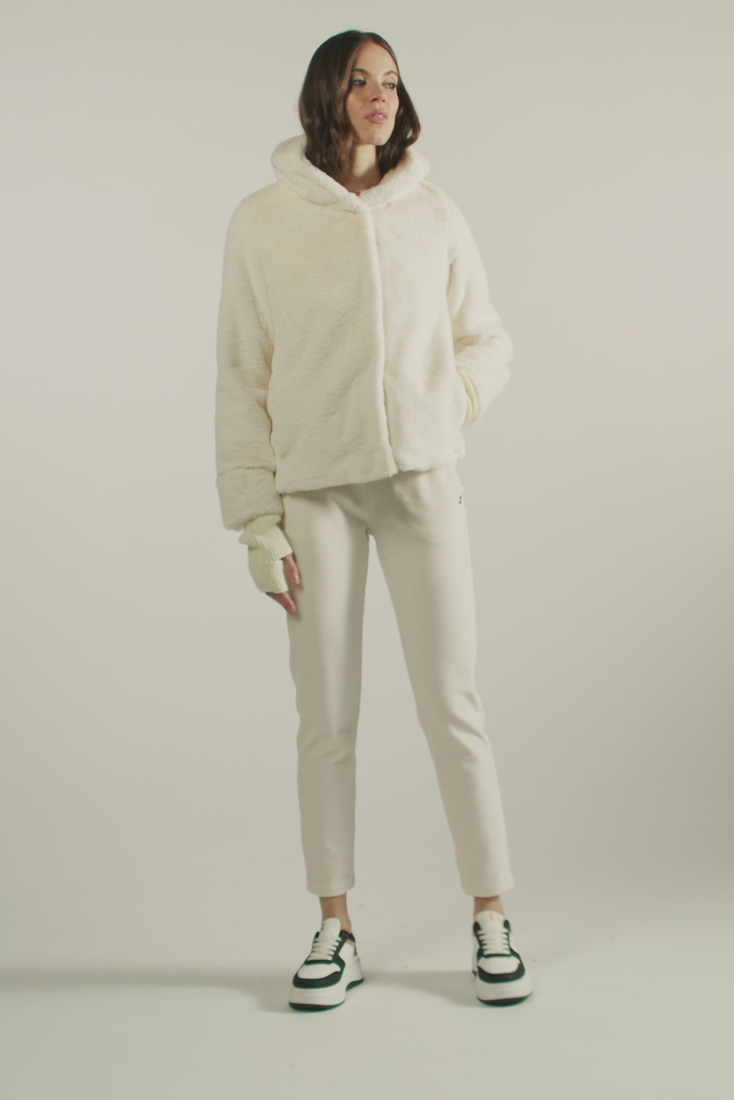 F4WJKJ9_Z102_-_W_XS 8