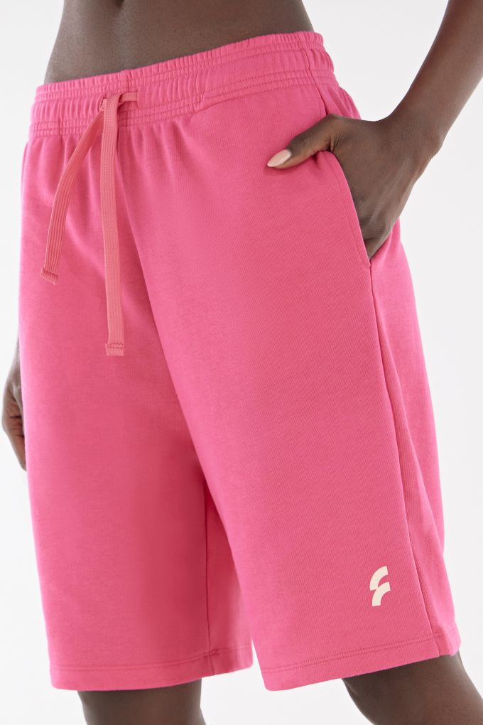 Stretch athletic shorts with contrast piping