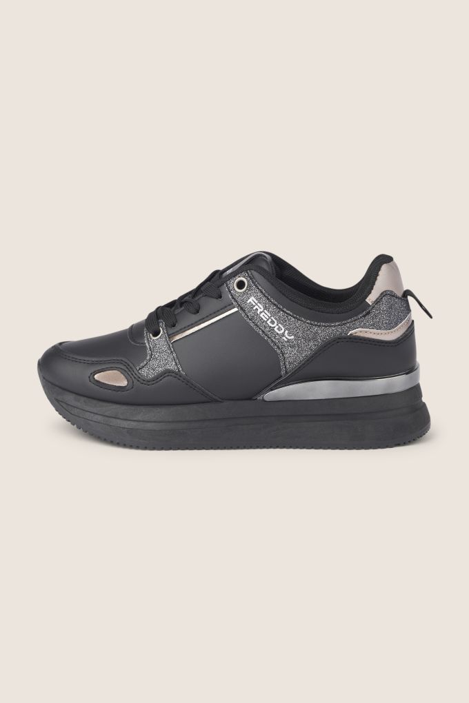 Media shopping sport e fitness scarpe store