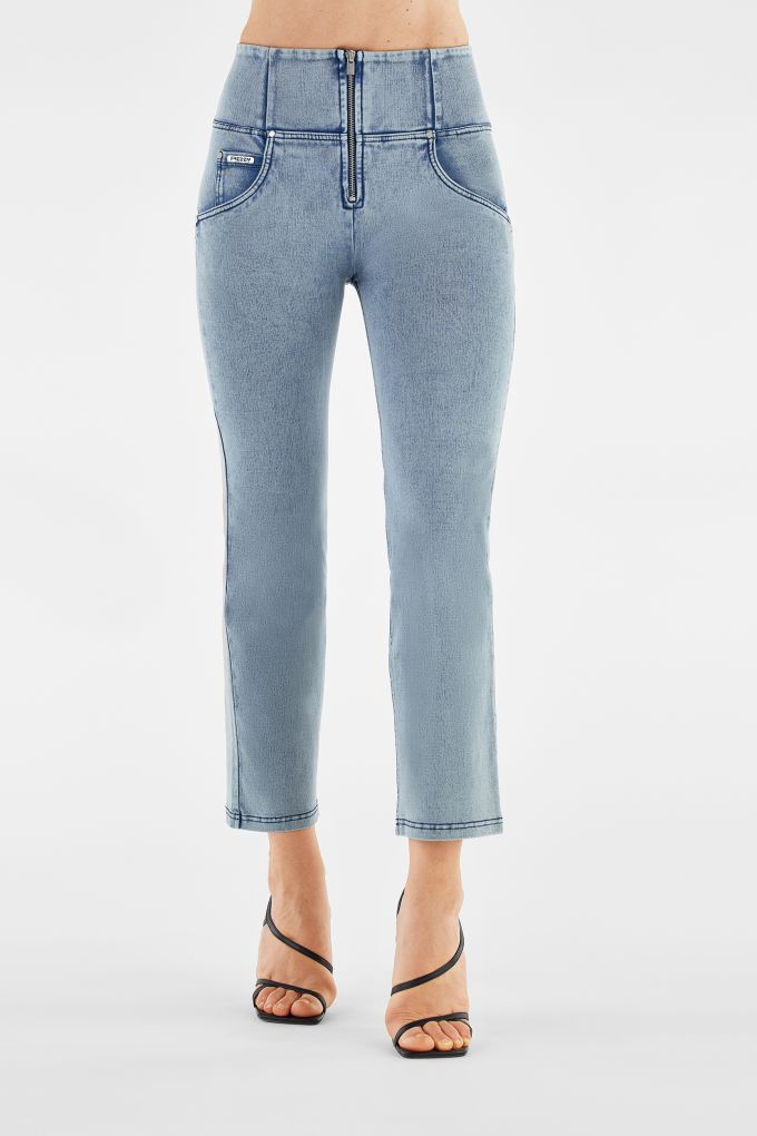 WR.UP® wide leg push-up cropped jeans in faded, eco-friendly denim