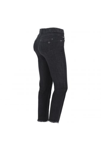 Cropped-Jeans aus Denim FREDDY BLACK ausgestellt mit ausgefranstem Beinsaum