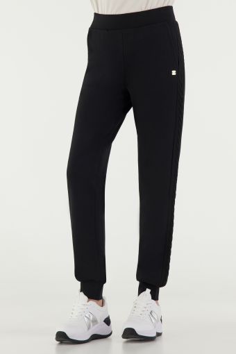 Bonded fleece trousers with knit-effect lateral bands.