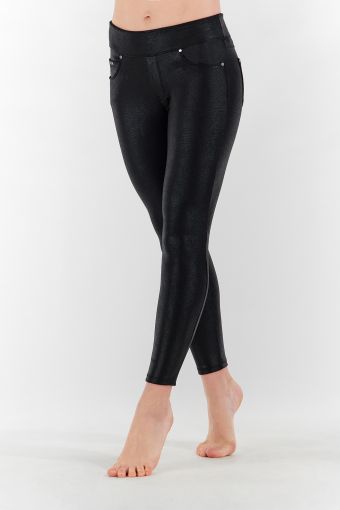Black medium-waisted N.O.W.® Pants Yoga jeggings in coated interlock fabric