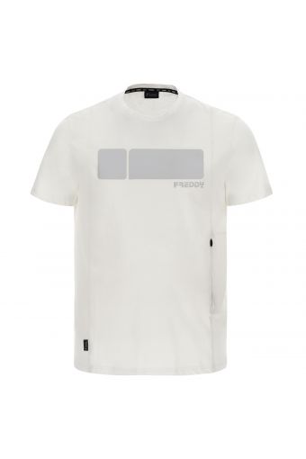 T-shirt with a large No Logo print and a zip pocket