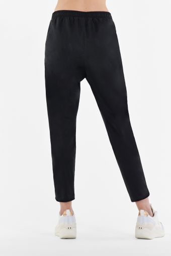 Elasticated trousers trimmed in the same colour and rounded bottom