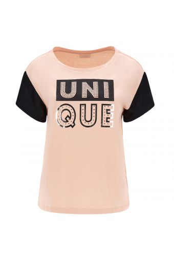 Comfortable t-shirt with wide neck and black viscose sleeves