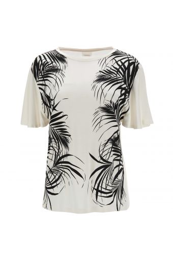 Comfortable t-shirt in floral print on the hips and wide sleeves