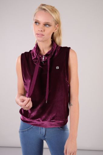 Sleeveless chenille top with a high neck and zip