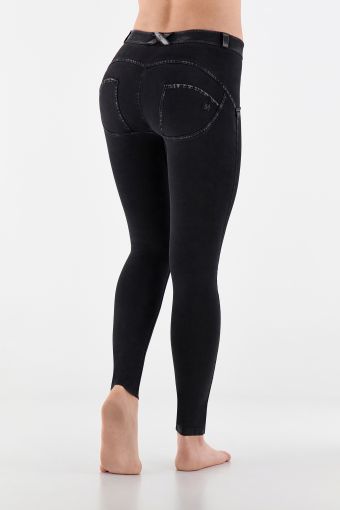 WR.UP® skinny push up jeggings in eco-friendly coated fabric