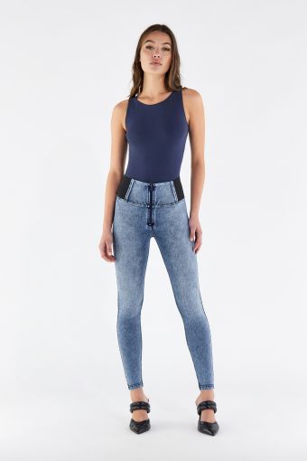 Acid wash WR.UP® shaping jeggings with elastic panels in the high waistband