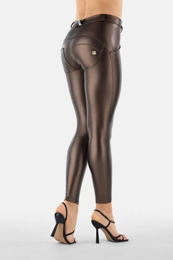 Metallic eco-friendly faux leather WR.UP® shaping trousers