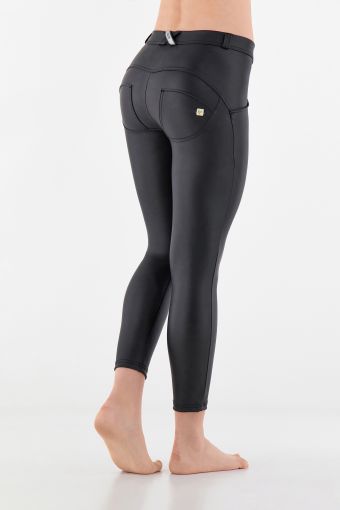 WR.UP® 7/8 superskinny push up trousers in eco-friendly faux leather