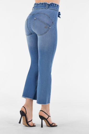 WR.UP® flare 7/8 push up jeans with super high waist and belt in shuttle-woven denim