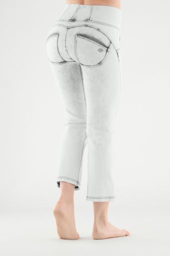 WR.UP® bleached push up jeans with high waist, cropped at the bottom in shuttle-woven denim