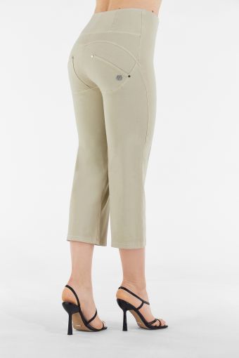 WR.UP® push up Capri trousers in dyed fabric, with high waist in shuttle-woven denim