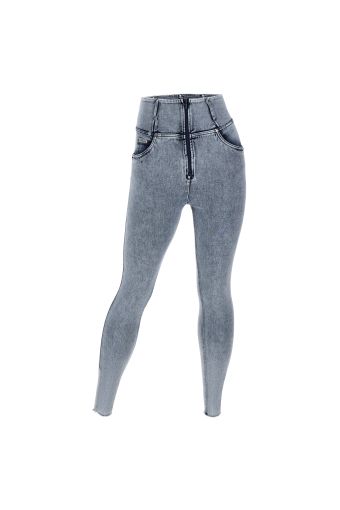 WR.UP® CURVY Push-up-Jeans aus gewebtem Bleach Denim mit hohem Taillenbund