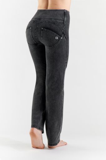 Jeans push-up WR.UP® en denim navette écologique, coupe taille haute et large au niveau des jambes