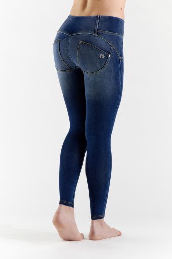 Push up-Jeans WR.UP® mit mittlerem Taillenbund aus Denim-Webstoff im Used-Look
